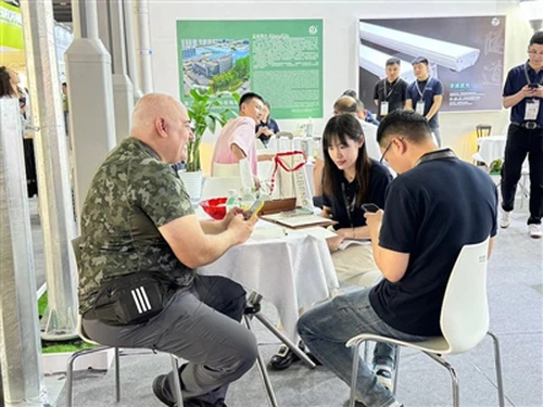 FUGUANG LIGHTING блистает на Международной выставке освещения в Гуанчжоу